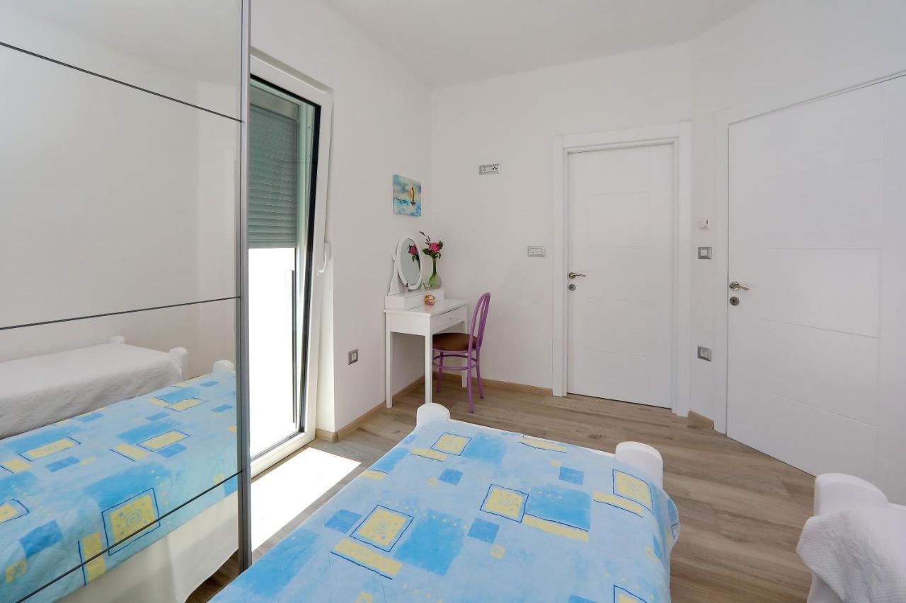 Apartmani Marina S Pogledom, Sukošan エクステリア 写真