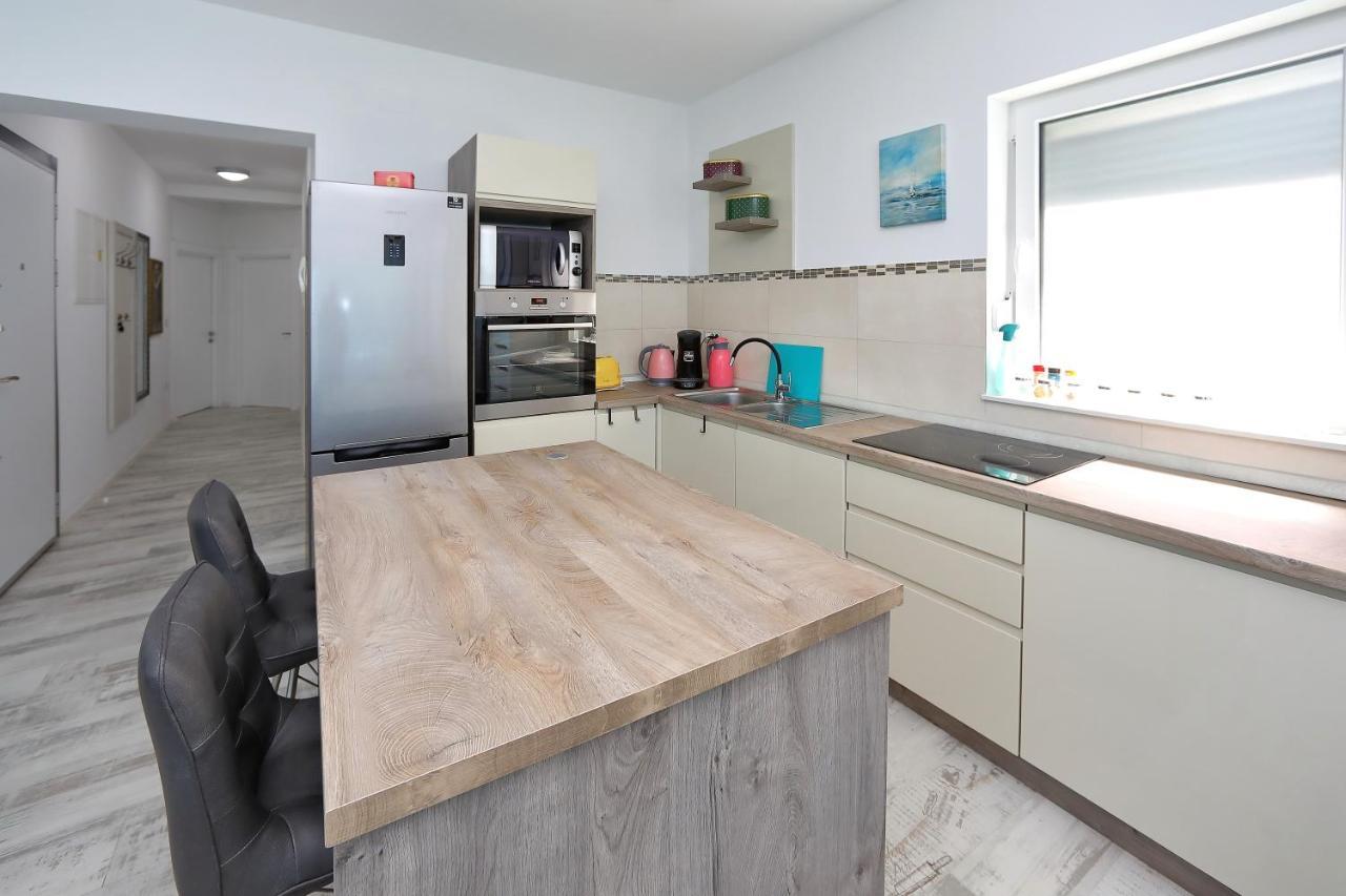 Apartmani Marina S Pogledom, Sukošan エクステリア 写真